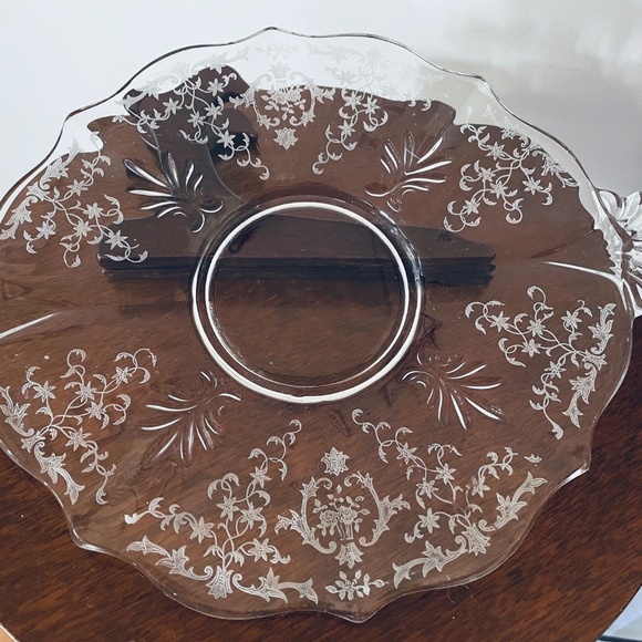 Vintage Fostoria Navarre etched clear glass handled cake plate, Elegant Plate - Picture 2 of 6